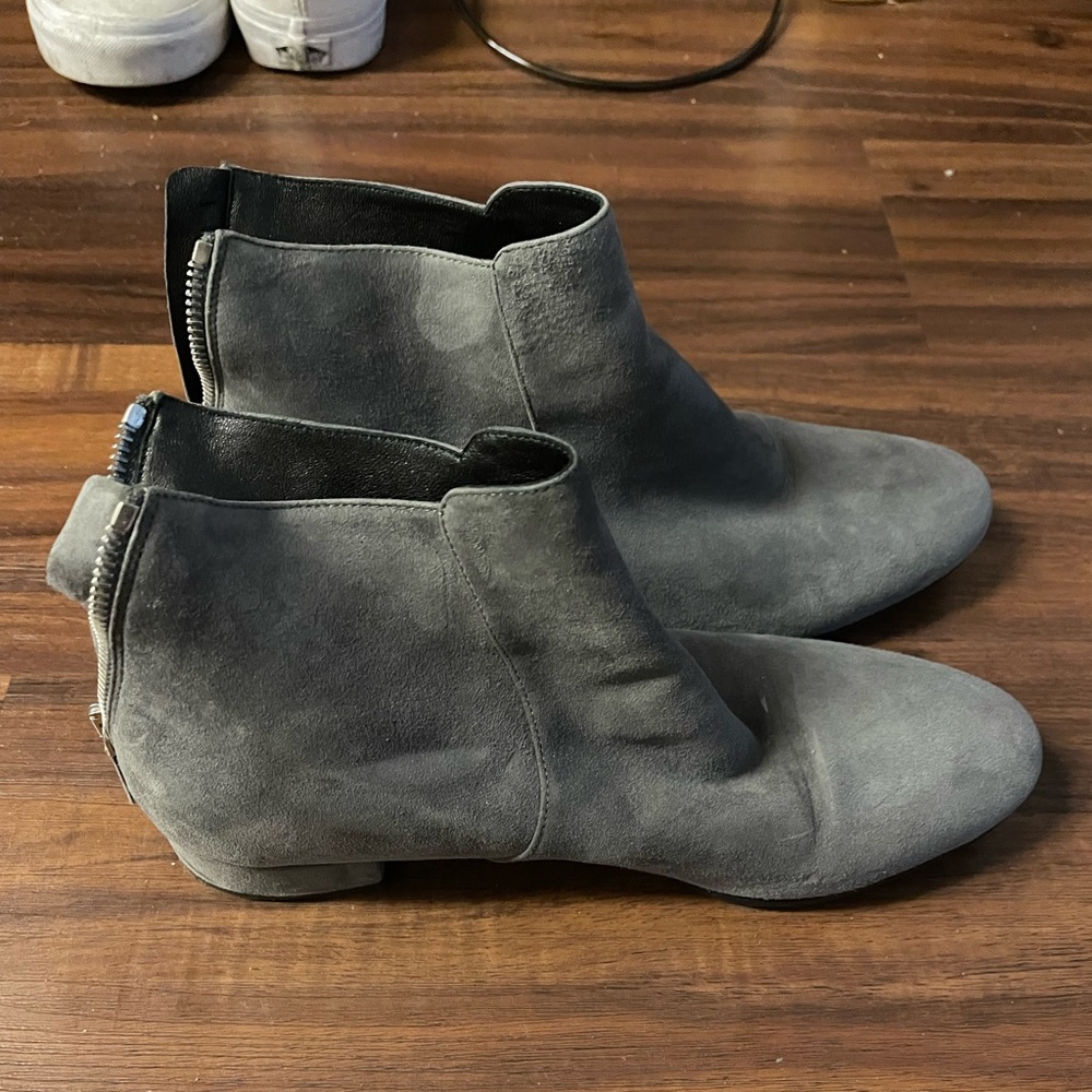 Prada Shoes - Picture 2 of 3